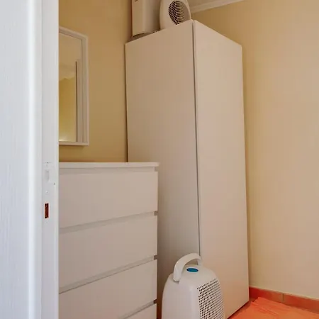 Cosy By The Flea Market And Tram 28 * Lissabon