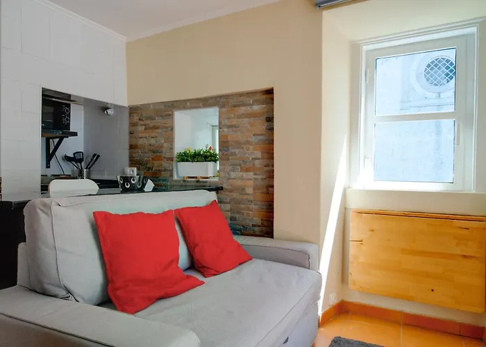 Cosy By The Flea Market And Tram 28