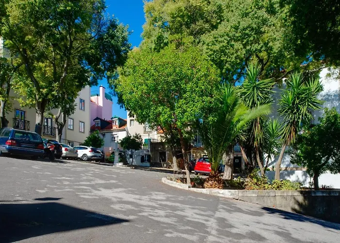 Cosy By The Flea Market And Tram 28 *